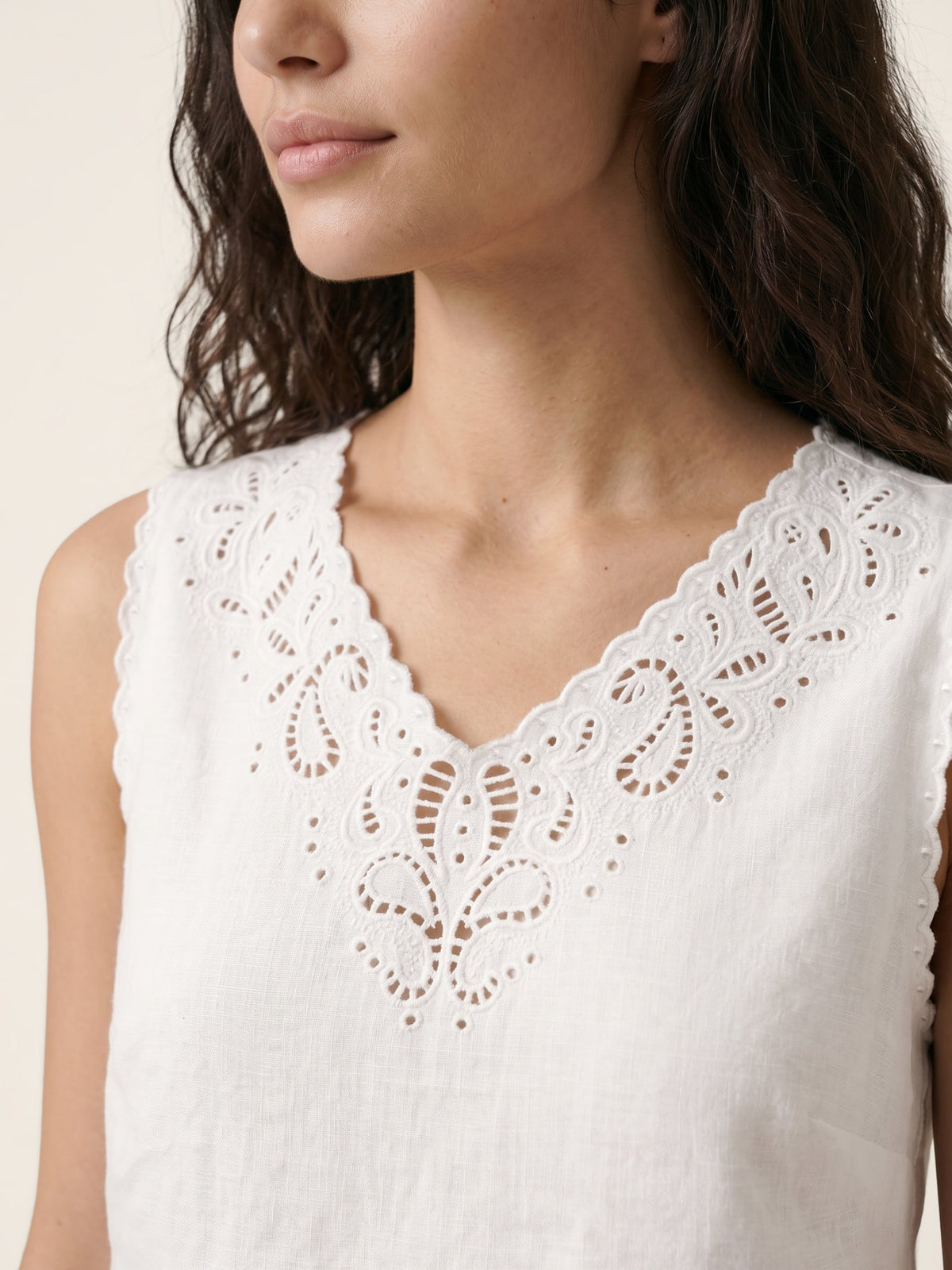 100% Linen Paisley Cutwork V-Neck Tank WAVERLY